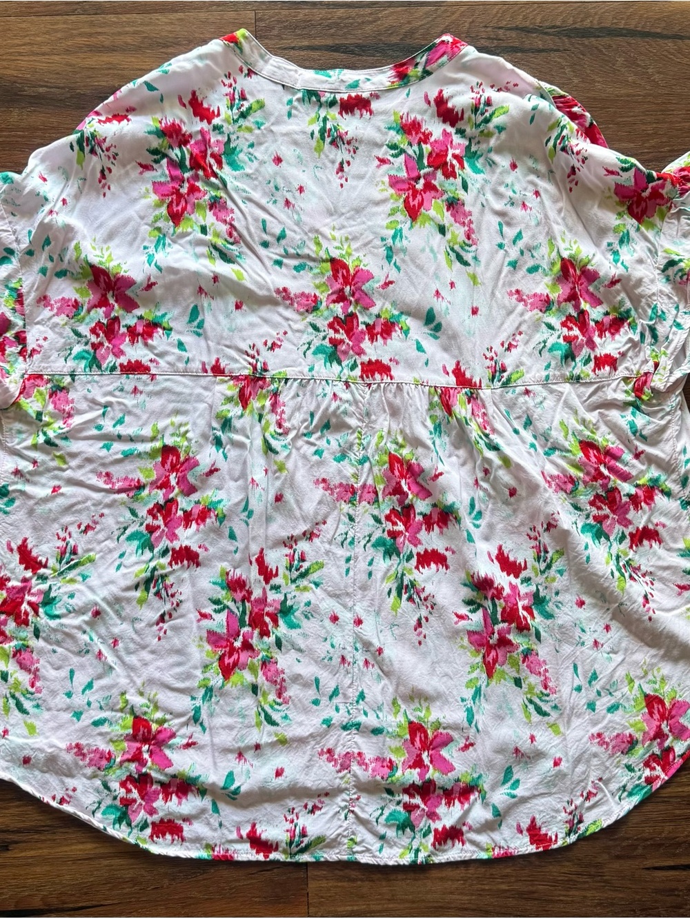 Crown & Ivy Women's XL - light Pink with bright color floral top